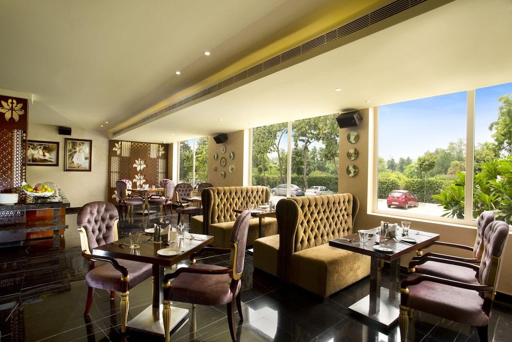 Atrio By Devam Gurgaon Exterior foto